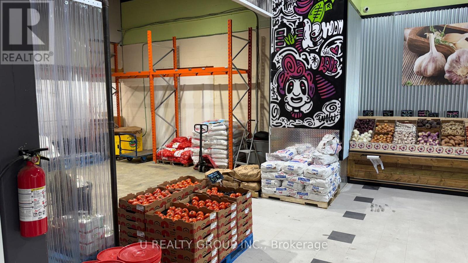 Photo 6 of 1742 Bank Street, Ottawa ON