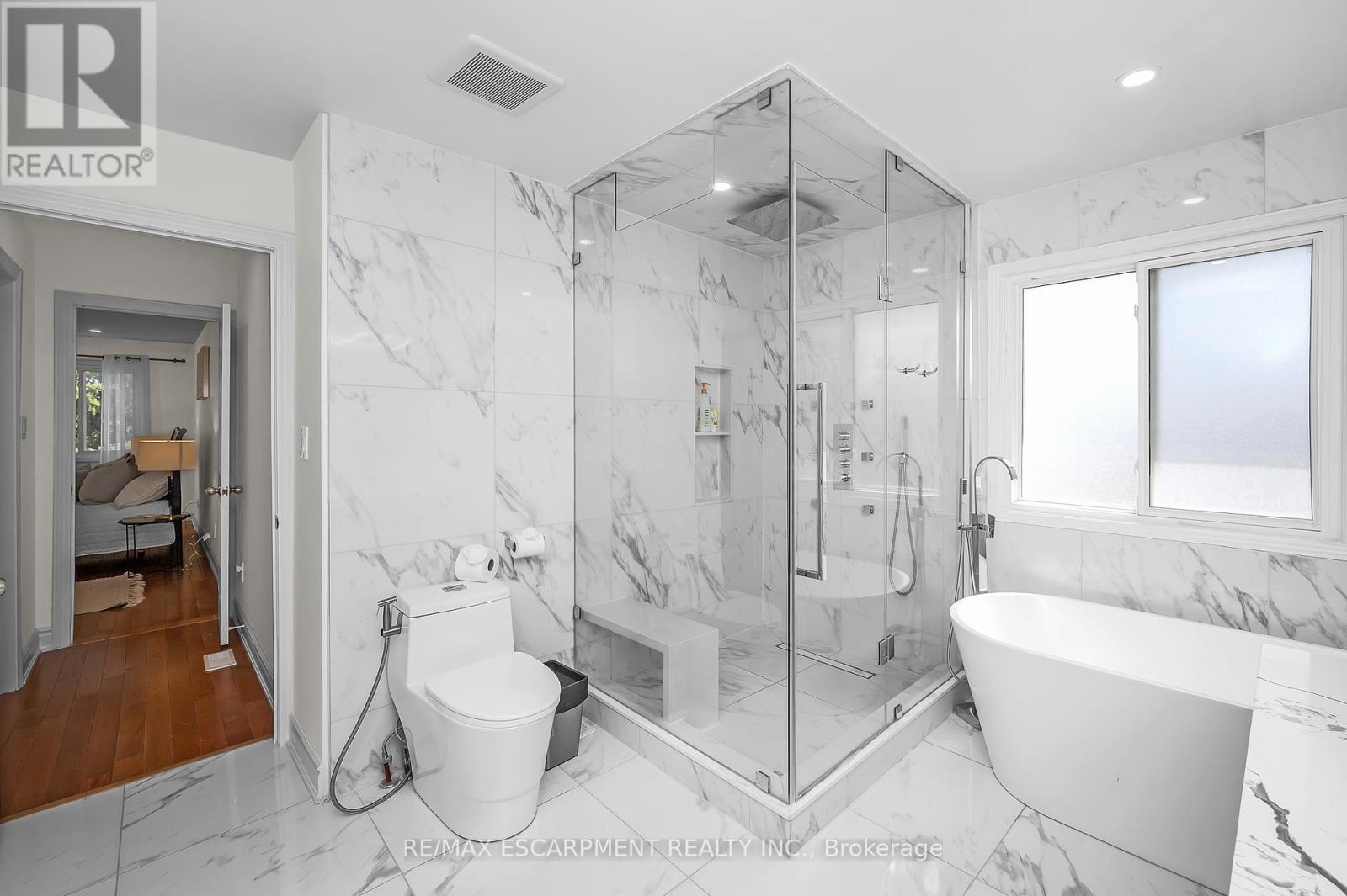 Photo 18 of 2728 Guilford Crescent, Oakville ON