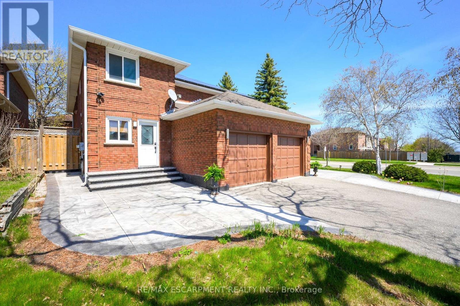 Photo 2 of 2728 Guilford Crescent, Oakville ON
