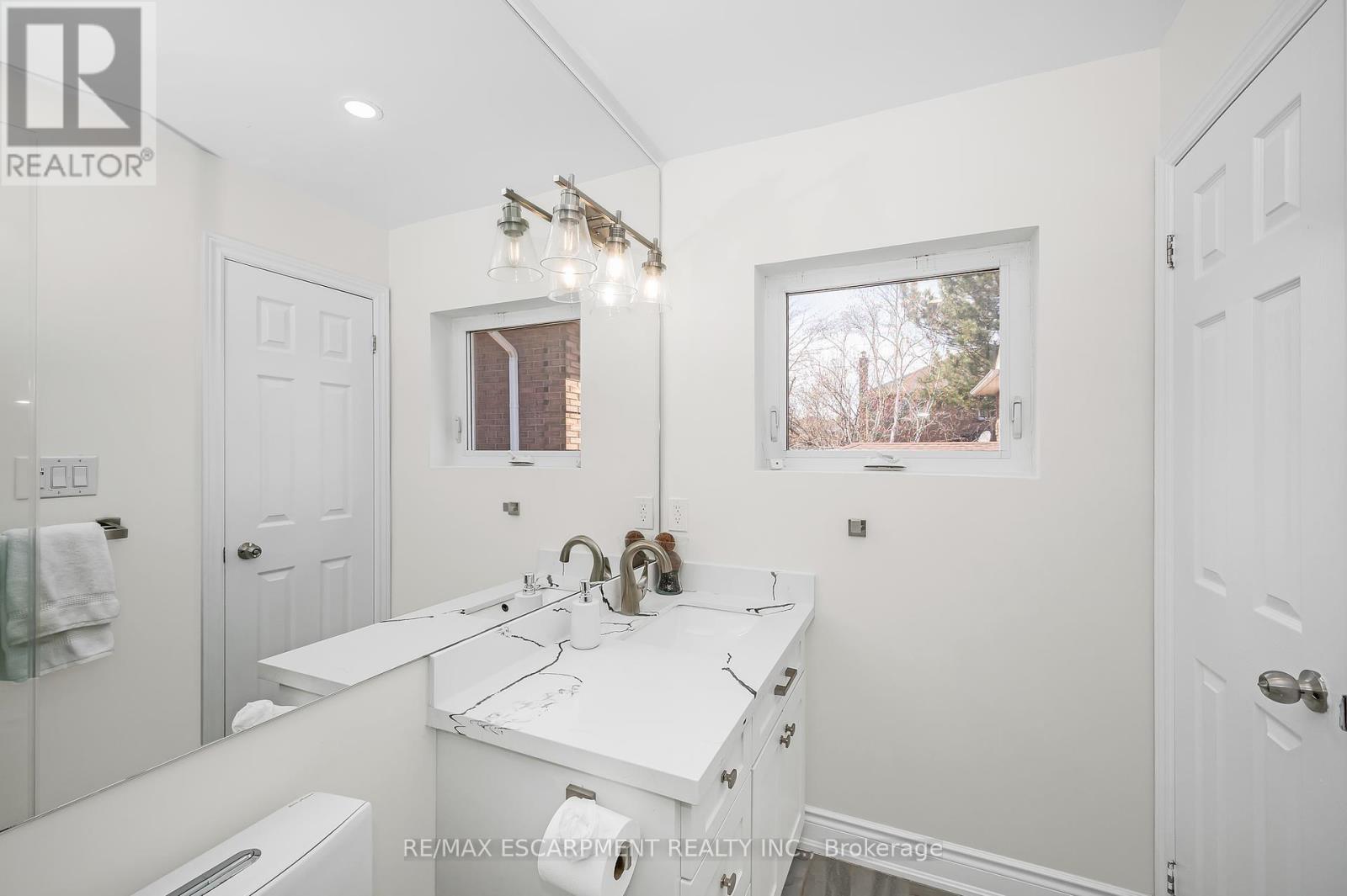 Photo 23 of 2728 Guilford Crescent, Oakville ON