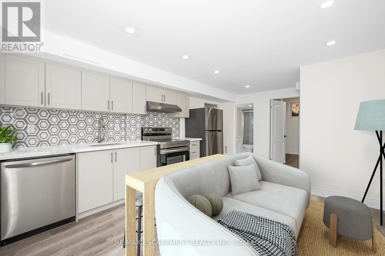 Photo 31 of 2728 Guilford Crescent, Oakville ON