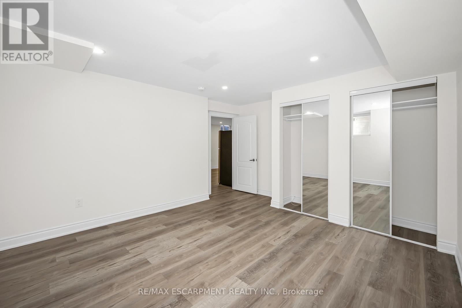 Photo 33 of 2728 Guilford Crescent, Oakville ON