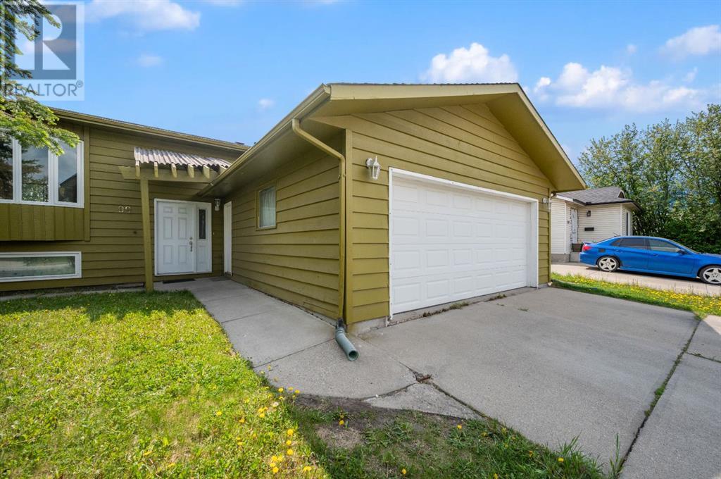 99 Castleglen Crescent NE, Calgary, Alberta