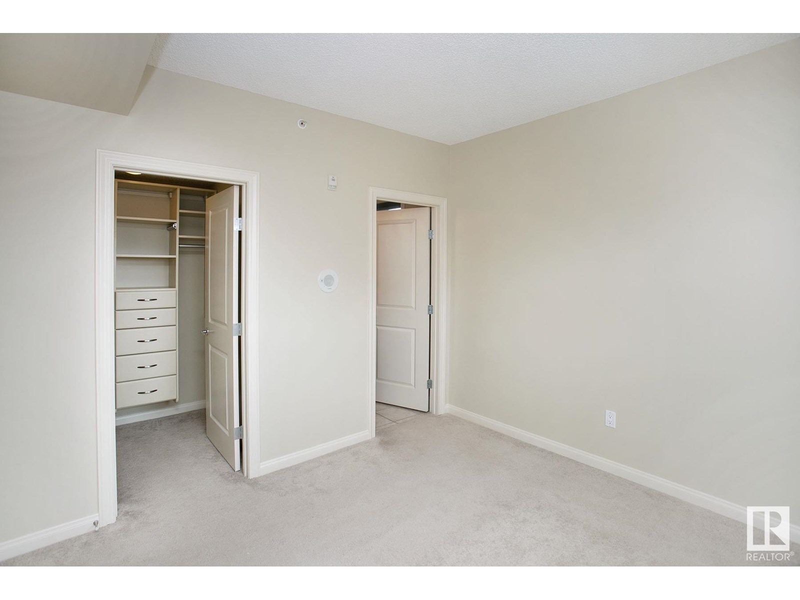 Photo 10 of 303 9819 104 St Nw, Edmonton AB