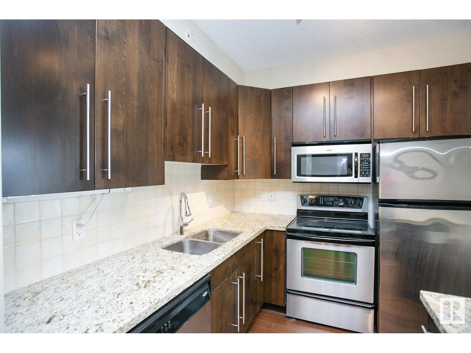 Photo 4 of 303 9819 104 St Nw, Edmonton AB