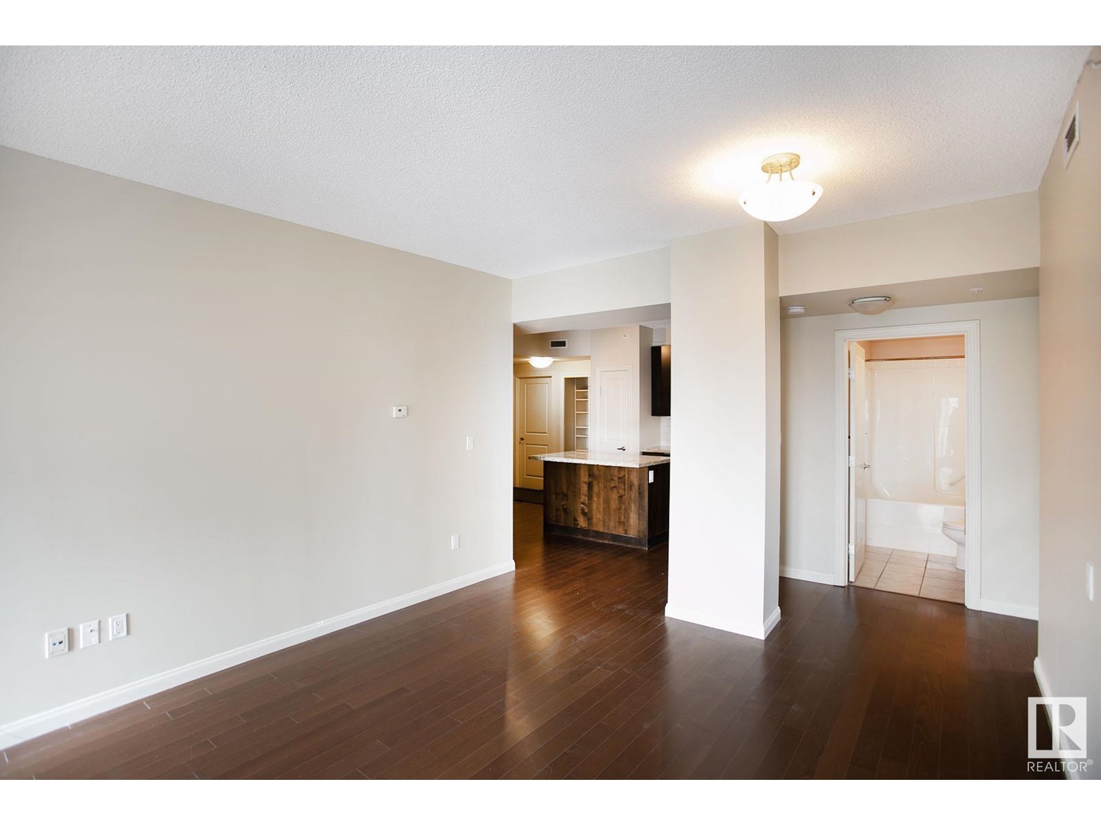Photo 6 of 303 9819 104 St Nw, Edmonton AB