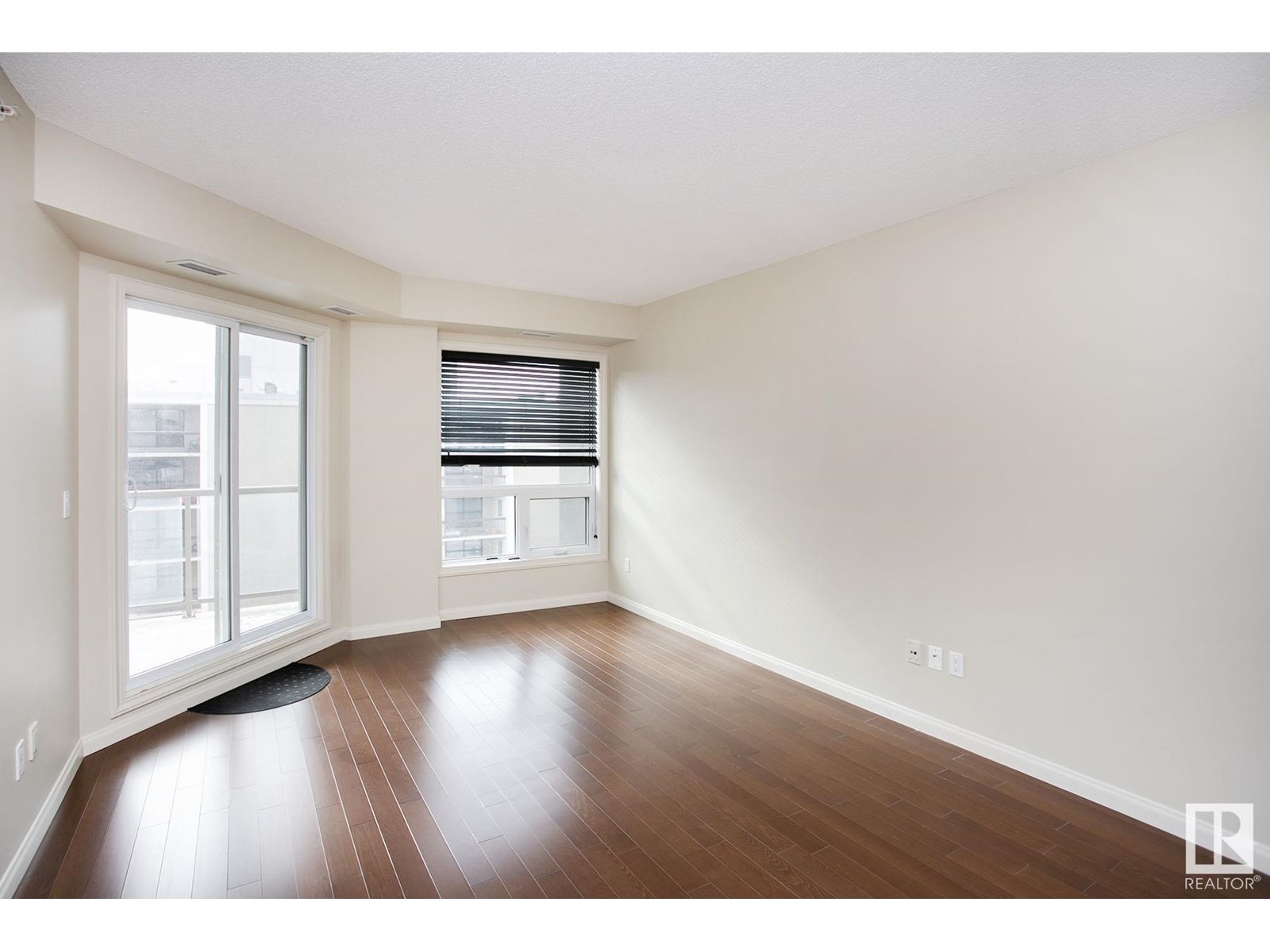 Photo 7 of 303 9819 104 St Nw, Edmonton AB