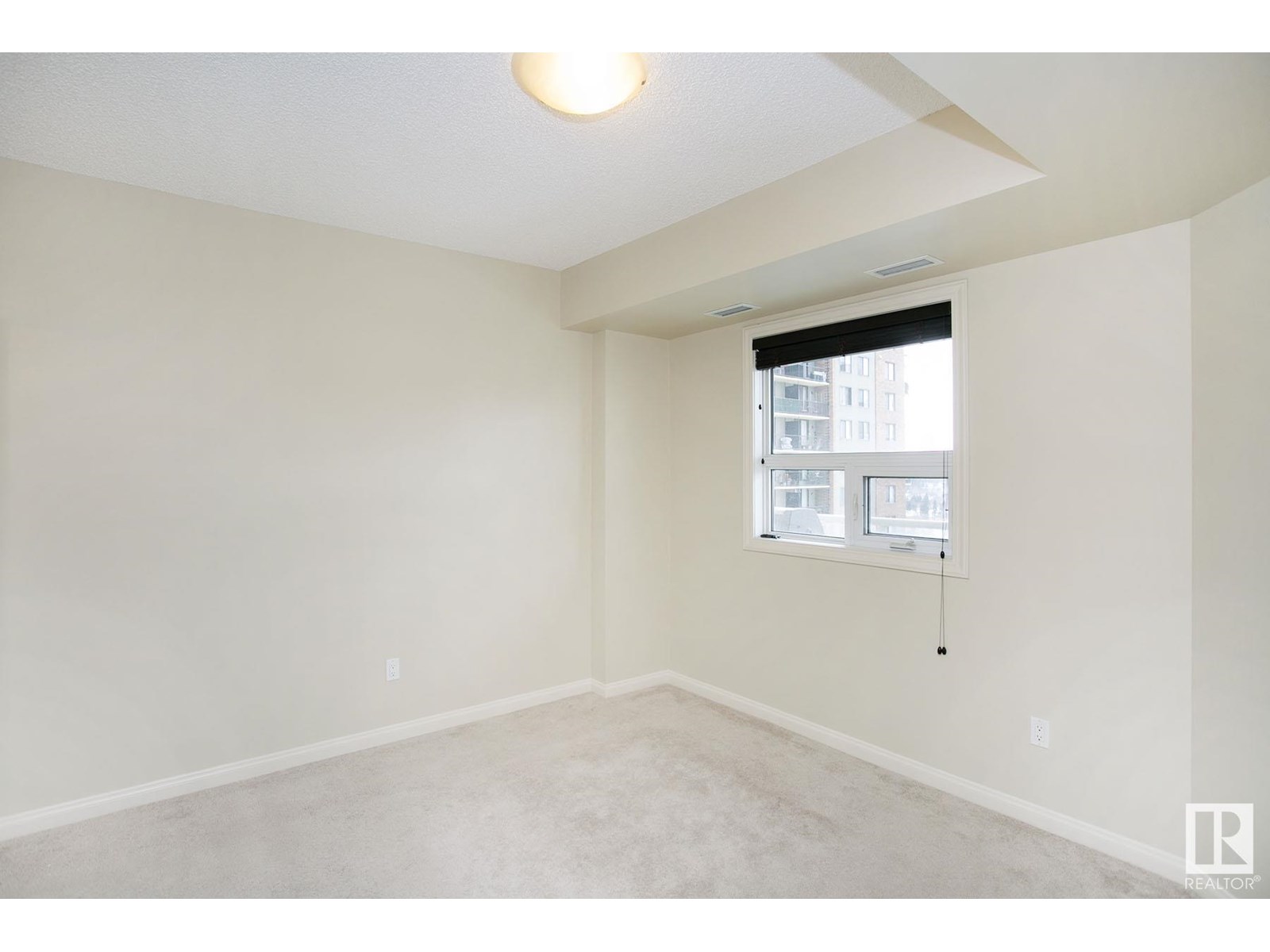 Photo 9 of 303 9819 104 St Nw, Edmonton AB