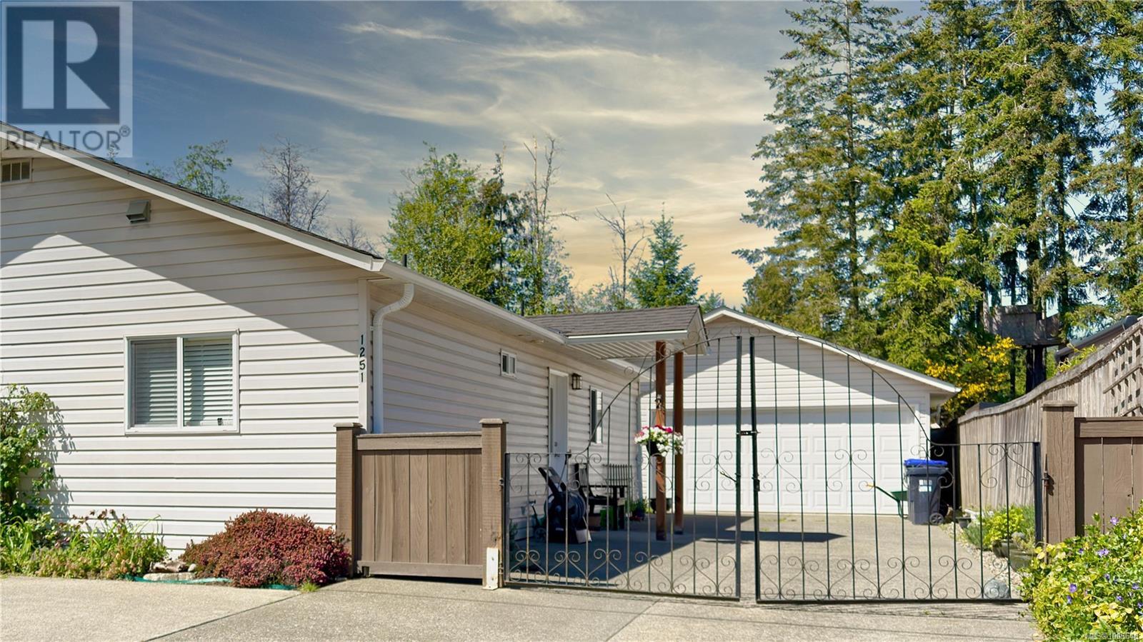 Photo 1 of 1251 Westurne Heights Rd, Whiskey Creek BC