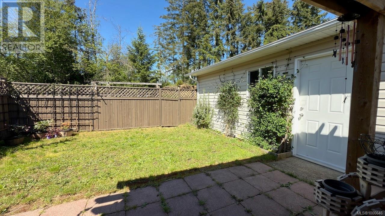 Photo 18 of 1251 Westurne Heights Rd, Whiskey Creek BC