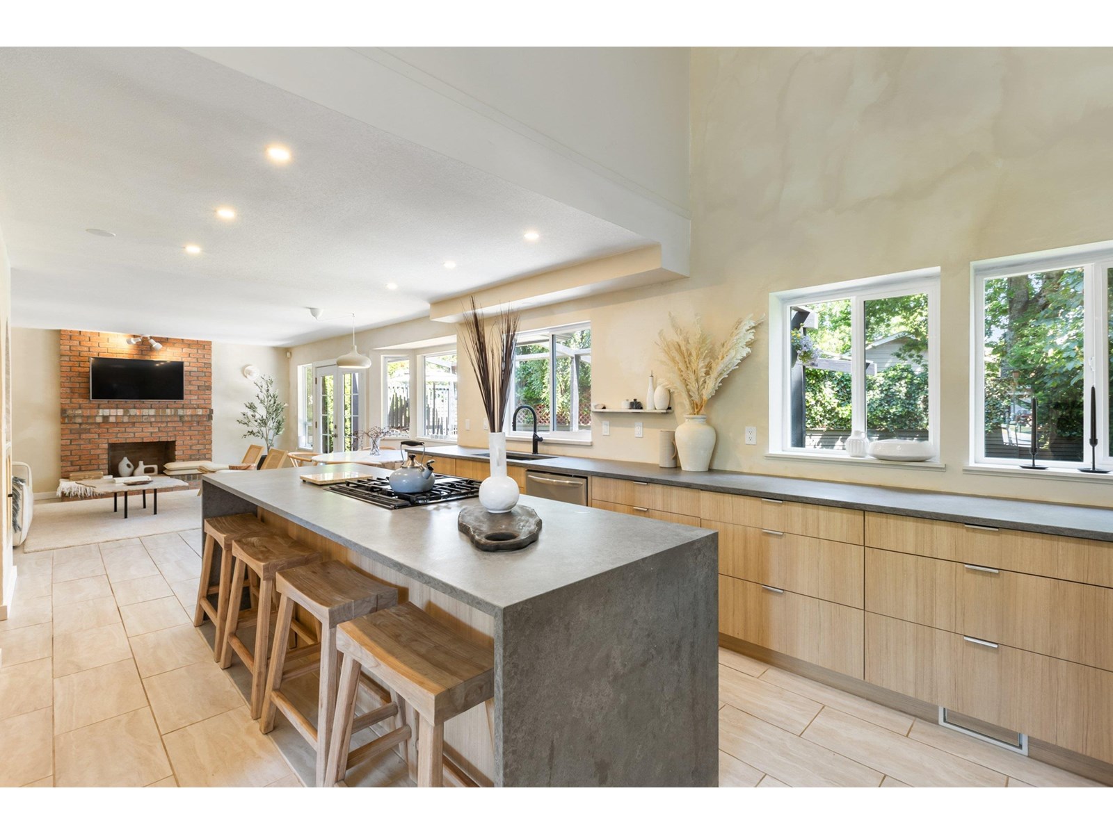Photo 11 of 1614 143 B Street, Surrey BC
