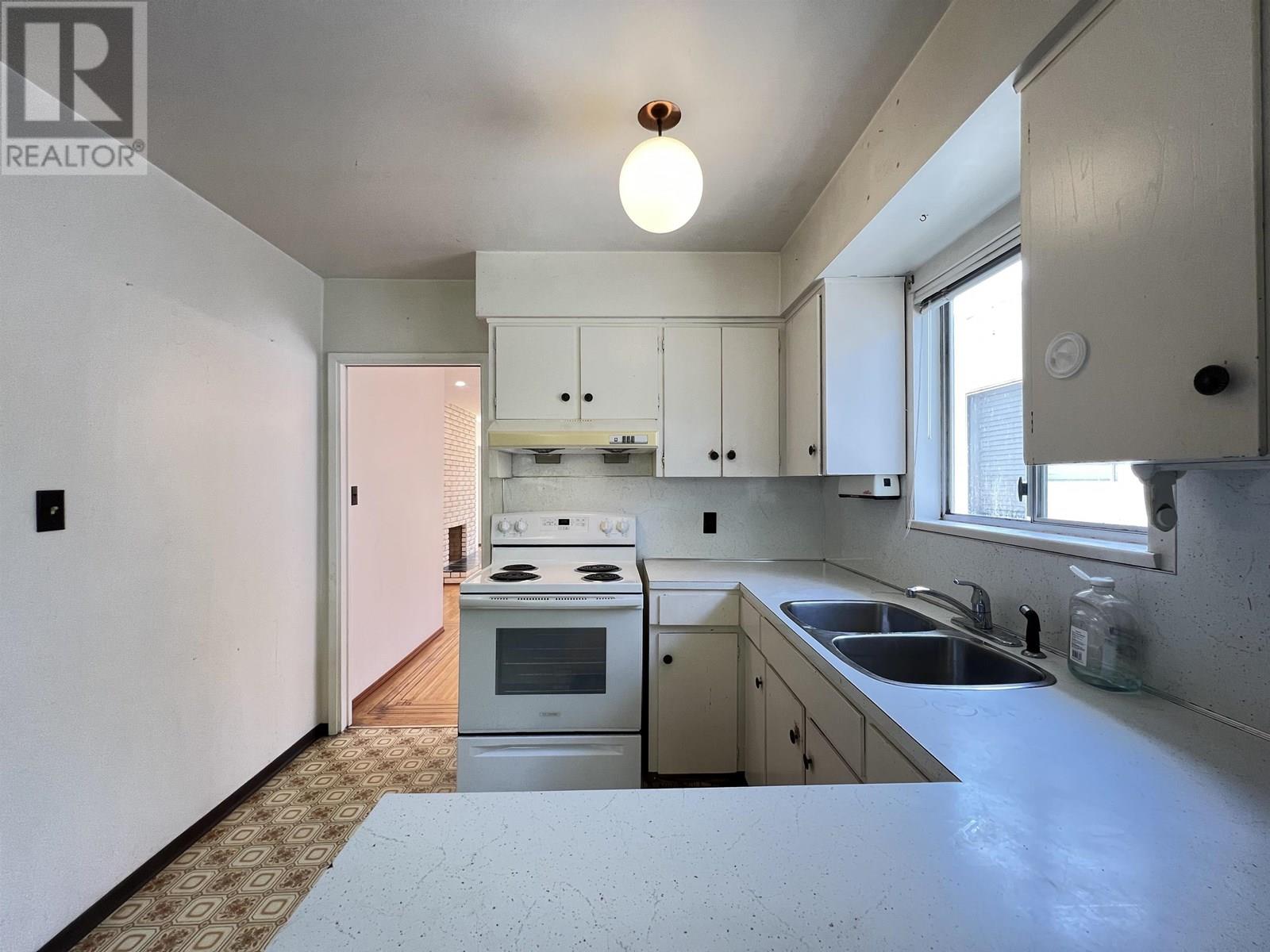 Photo 25 of 235 E 62nd Avenue, Vancouver BC