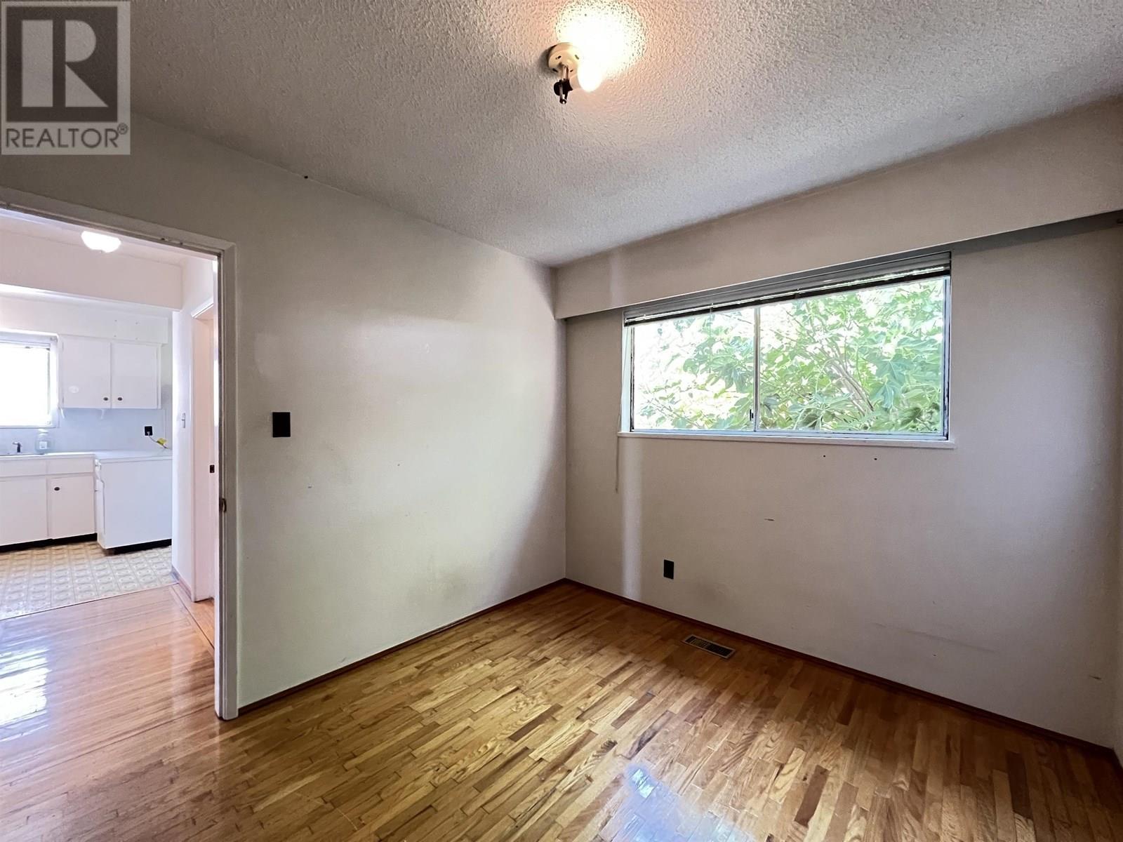 Photo 24 of 235 E 62nd Avenue, Vancouver BC