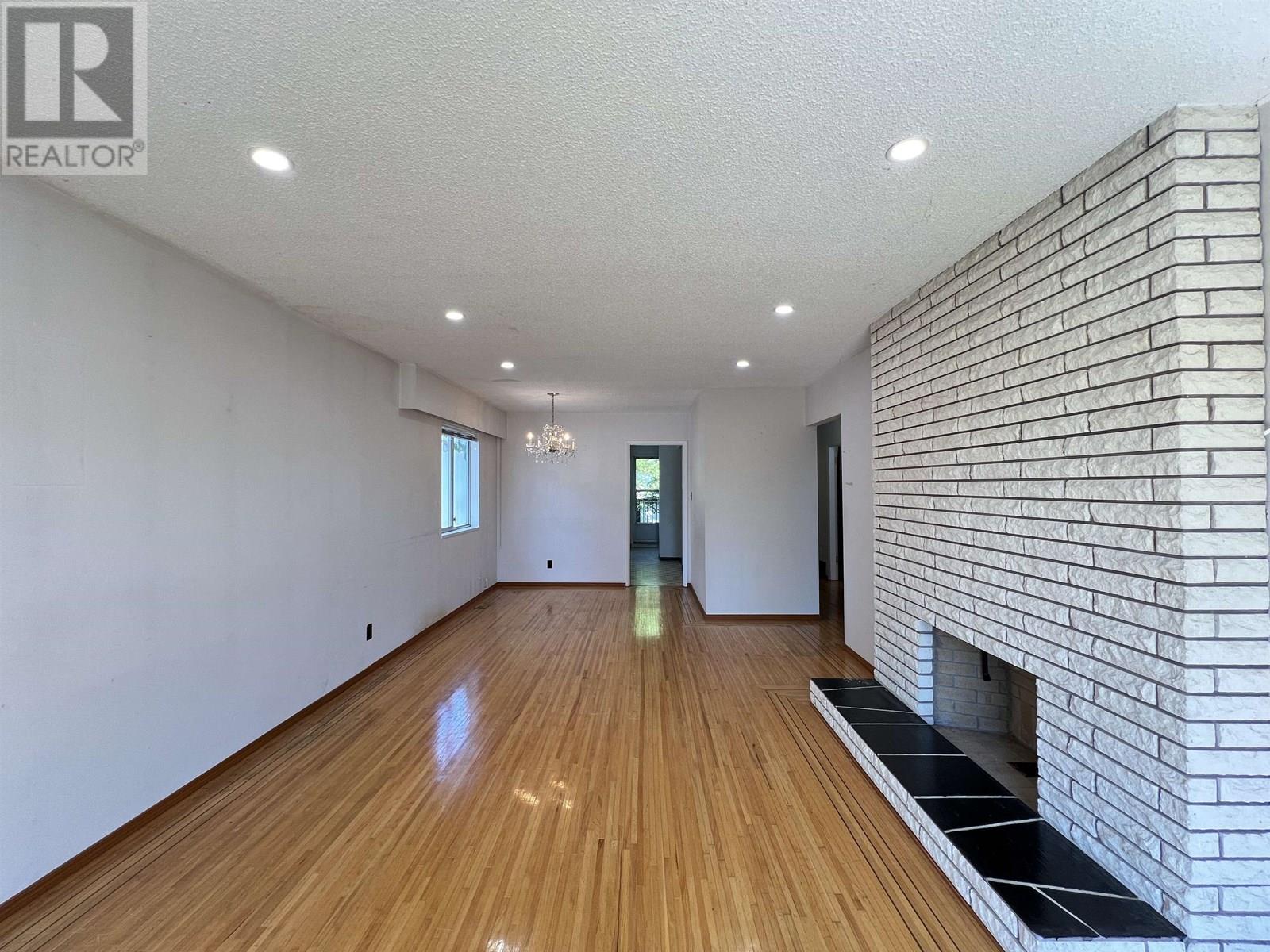 Photo 6 of 235 E 62nd Avenue, Vancouver BC