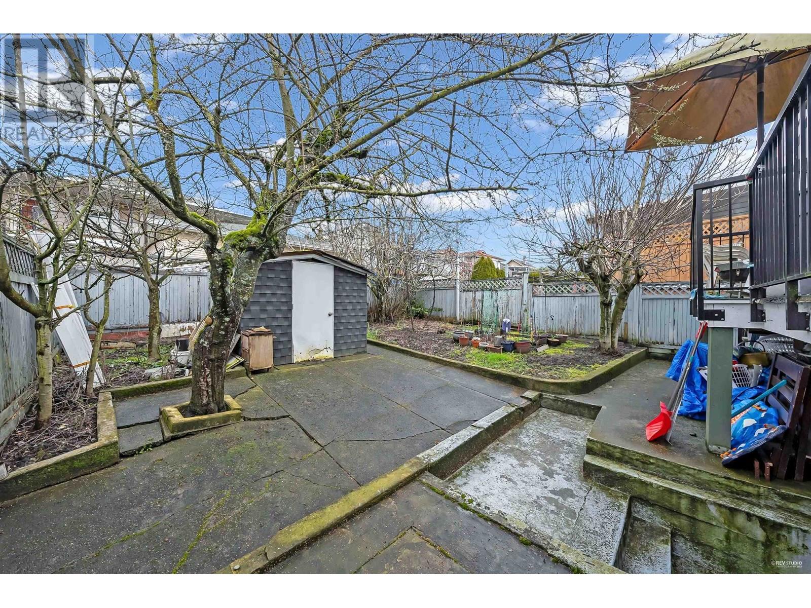 Photo 13 of 235 E 62nd Avenue, Vancouver BC