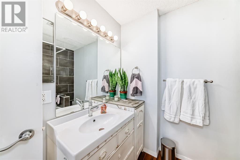 Single Family House Multi-level for Sale in   A Street NE Renfrew Calgary 