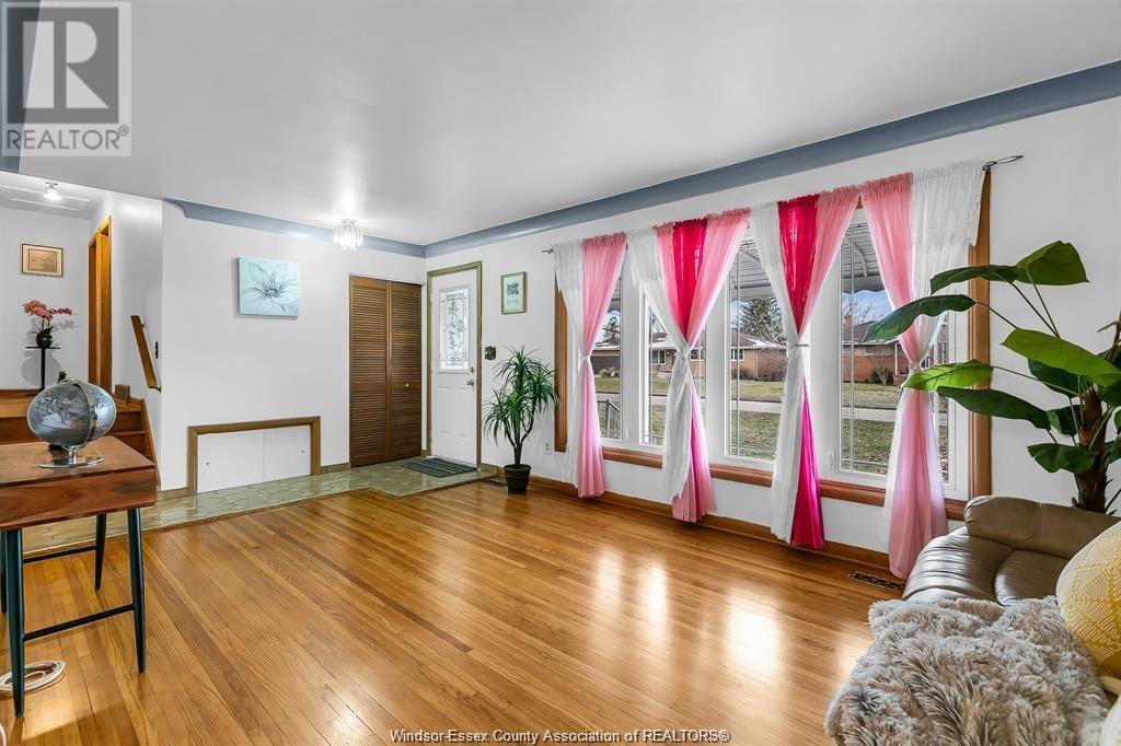 Photo 4 of 3850 Harcourt, Windsor ON