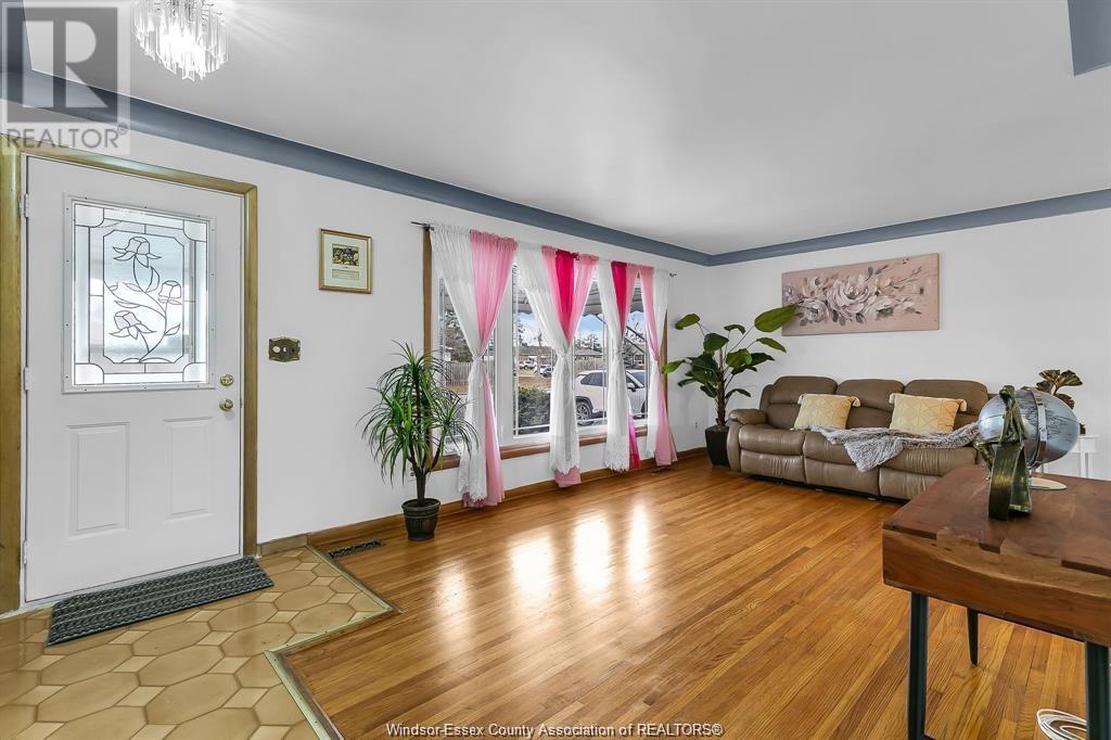 Photo 7 of 3850 Harcourt, Windsor ON