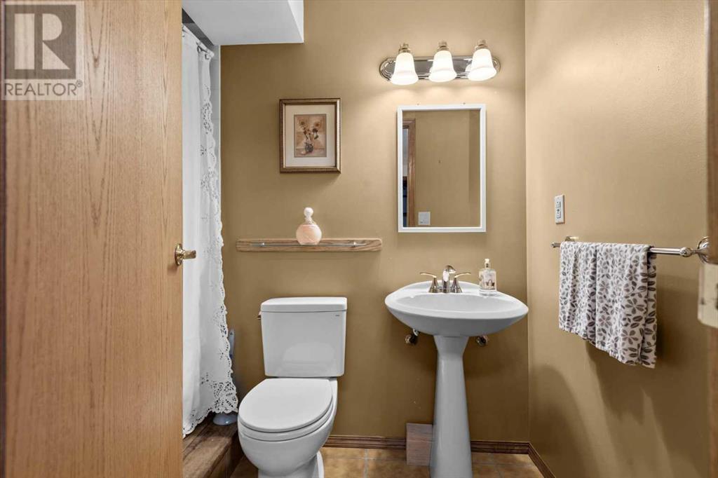Single Family House Bungalow for Sale in  Douglasbank Drive SE Douglasdale/Glen Calgary 