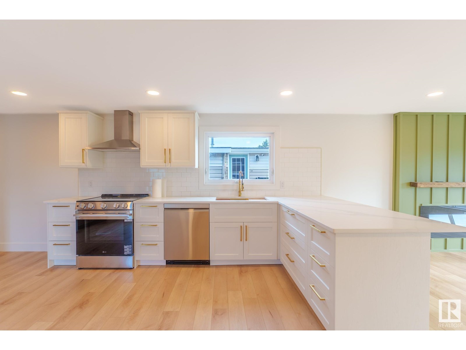 Photo 6 of 1431 Lakewood Cres, Sherwood Park AB