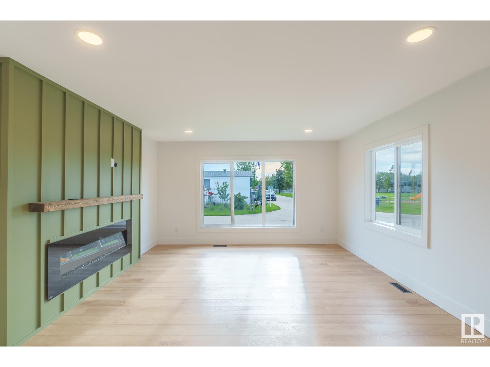 Photo 5 of 1431 Lakewood Cres, Sherwood Park AB