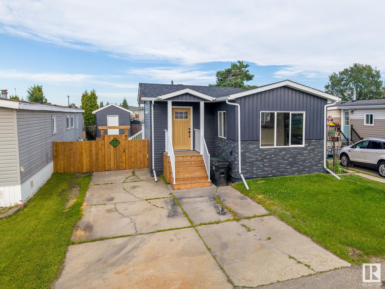 Photo 1 of 1431 Lakewood Cres, Sherwood Park AB