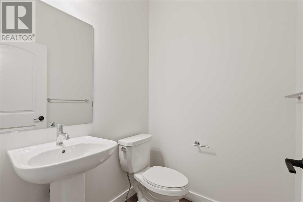 Single Family House for Sale in  Silver Spruce Bay SW Silverado Calgary 