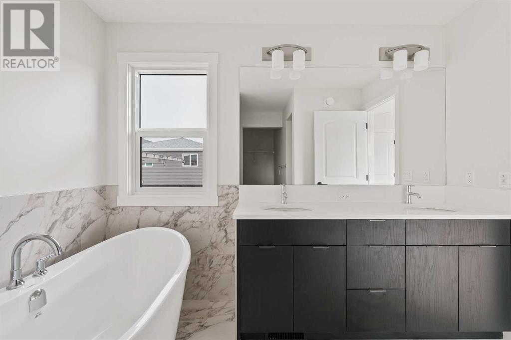 Single Family House for Sale in  Silver Spruce Bay SW Silverado Calgary 
