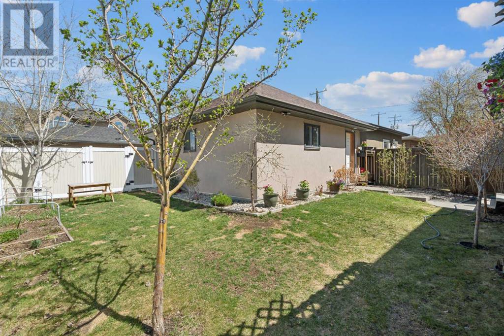 Single Family House for Sale in  Montgomery Avenue NW Montgomery Calgary 