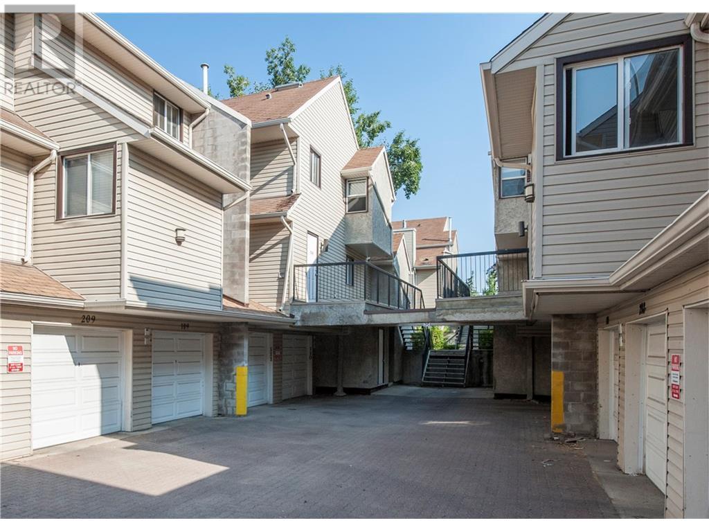 Single Family House for Sale in   Glamis Green SW Glamorgan Calgary 