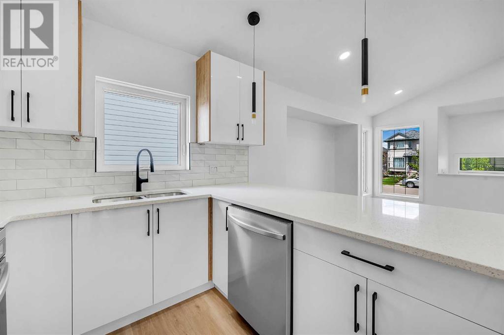 Single Family House Bi-level for Sale in  Los Alamos Place NE Monterey Park Calgary 