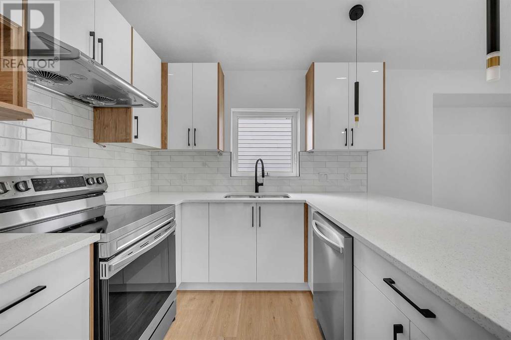 Single Family House Bi-level for Sale in  Los Alamos Place NE Monterey Park Calgary 