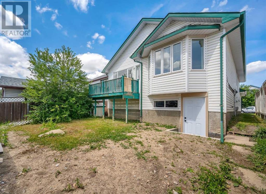 Single Family House Bi-level for Sale in  Los Alamos Place NE Monterey Park Calgary 