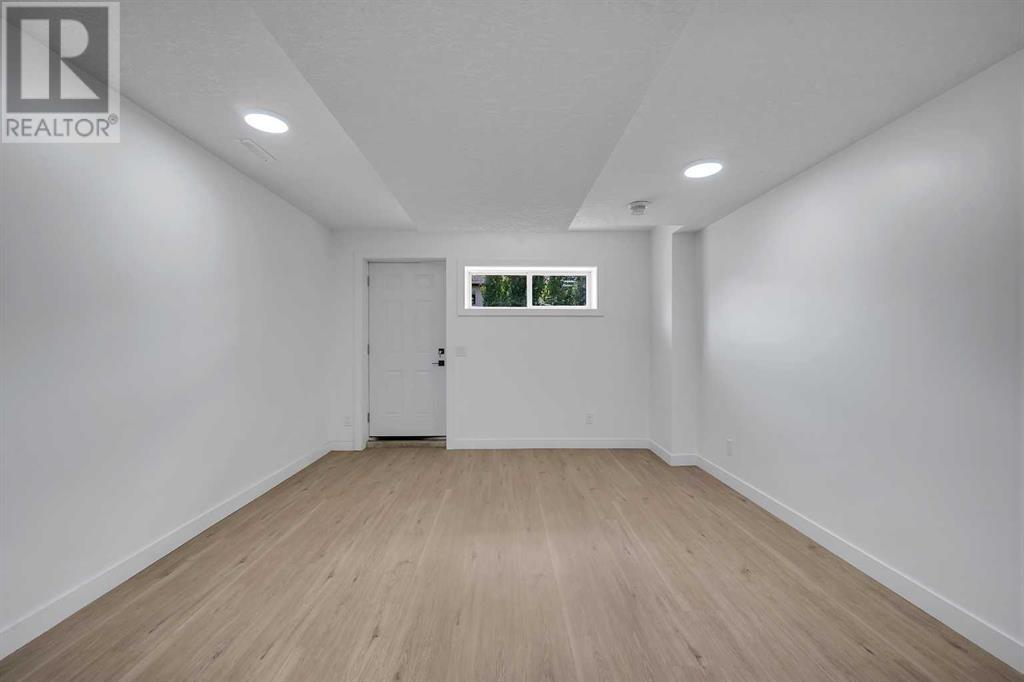 Single Family House Bi-level for Sale in  Los Alamos Place NE Monterey Park Calgary 