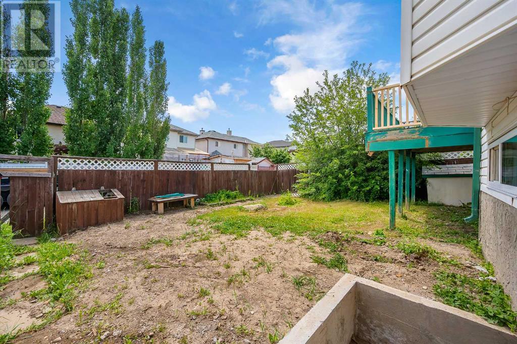 Single Family House Bi-level for Sale in  Los Alamos Place NE Monterey Park Calgary 