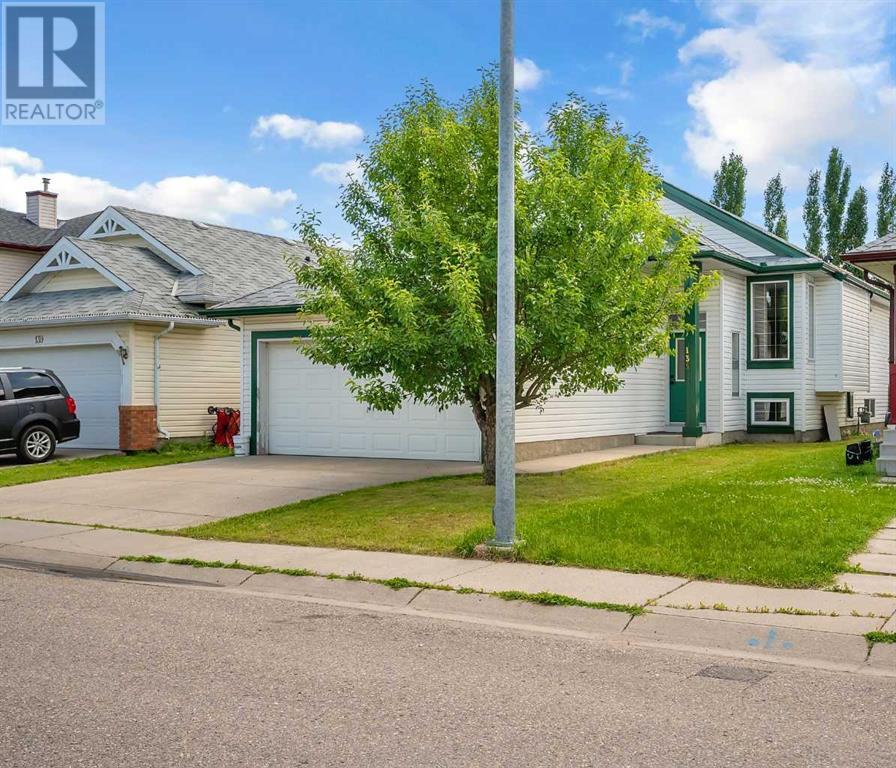 Single Family House Bi-level for Sale in  Los Alamos Place NE Monterey Park Calgary 