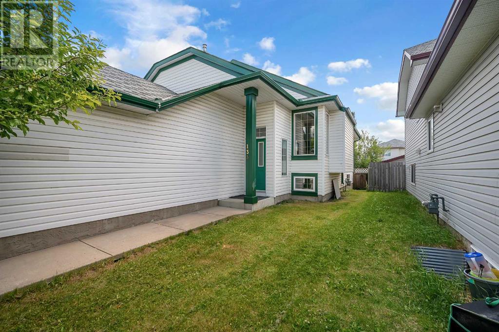 Single Family House Bi-level for Sale in  Los Alamos Place NE Monterey Park Calgary 