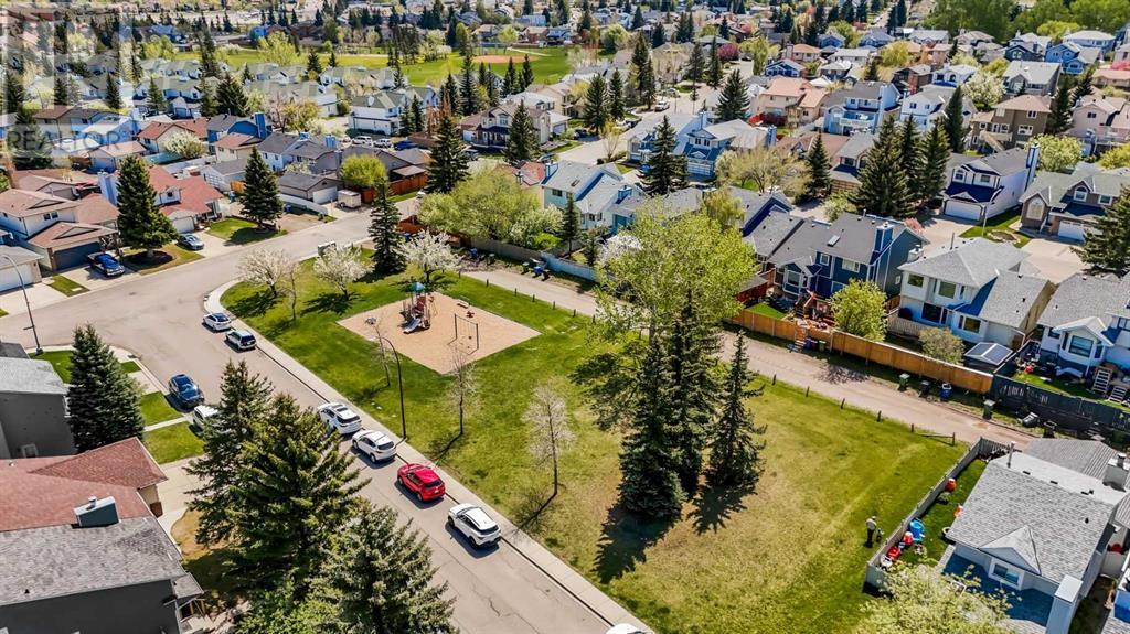 Single Family House 5 Level for Sale in  Sandpiper Way NW Sandstone Valley Calgary 