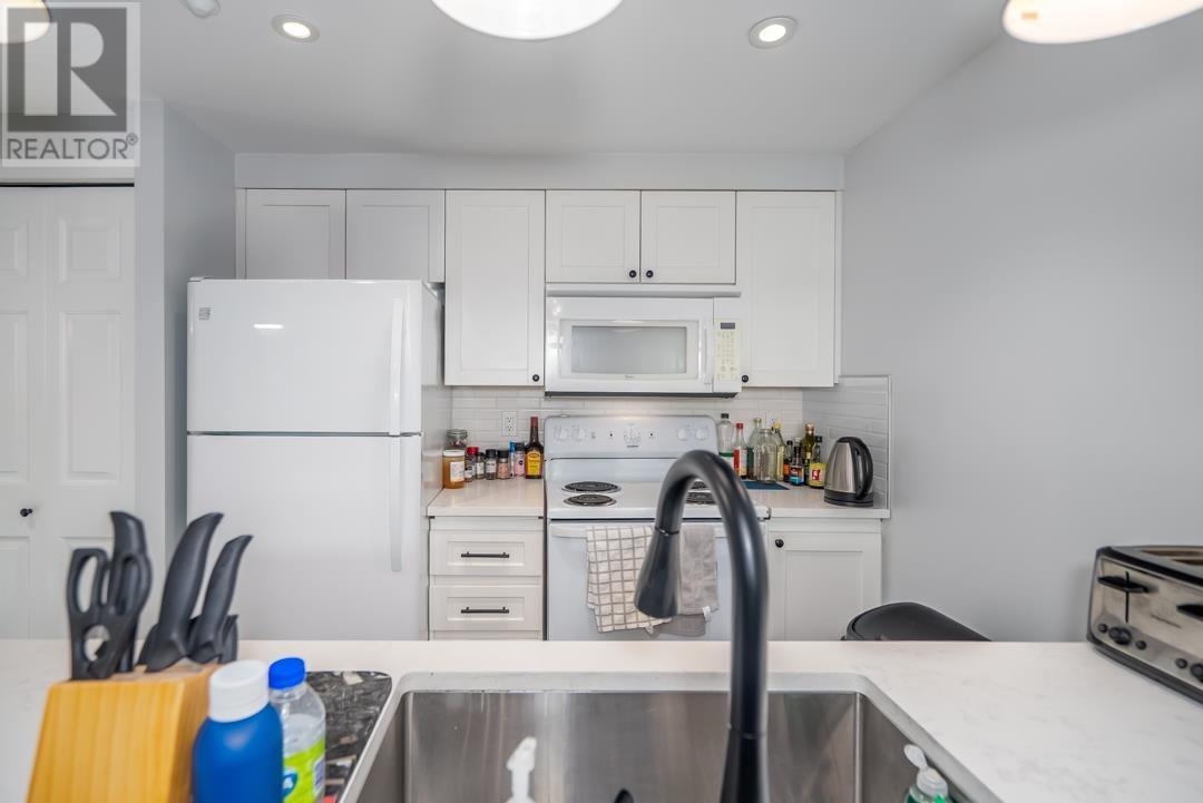 Photo 13 of 801 909 Burrard Street, Vancouver BC