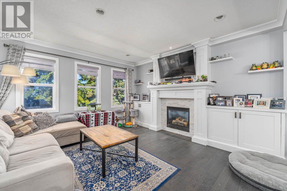 Single Family House for Sale in C Silvergrove Place NW Silver Springs Calgary 