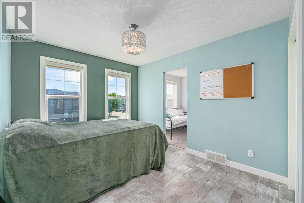 Single Family House for Sale in C Silvergrove Place NW Silver Springs Calgary 