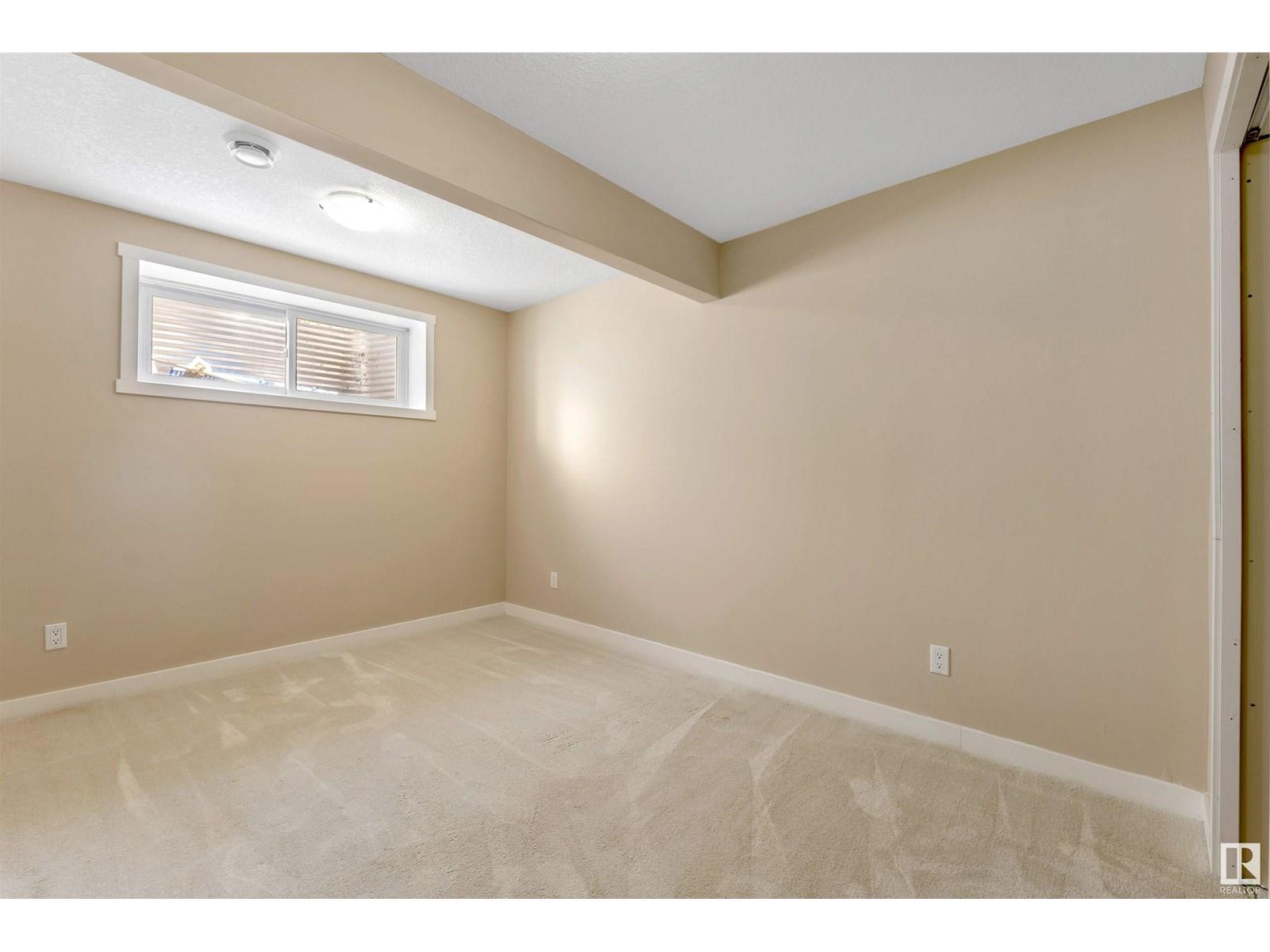 Photo 8 of 1115 61 St Sw, Edmonton AB