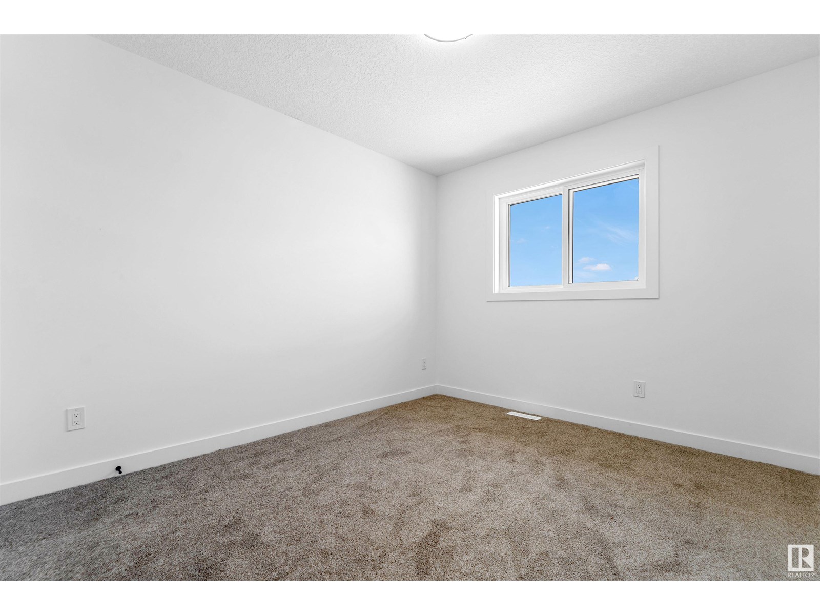 Photo 2 of 3614 39 Av, Beaumont AB