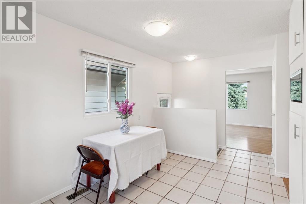 Single Family House Bungalow for Sale in  Huntington Close NE Huntington Hills Calgary 