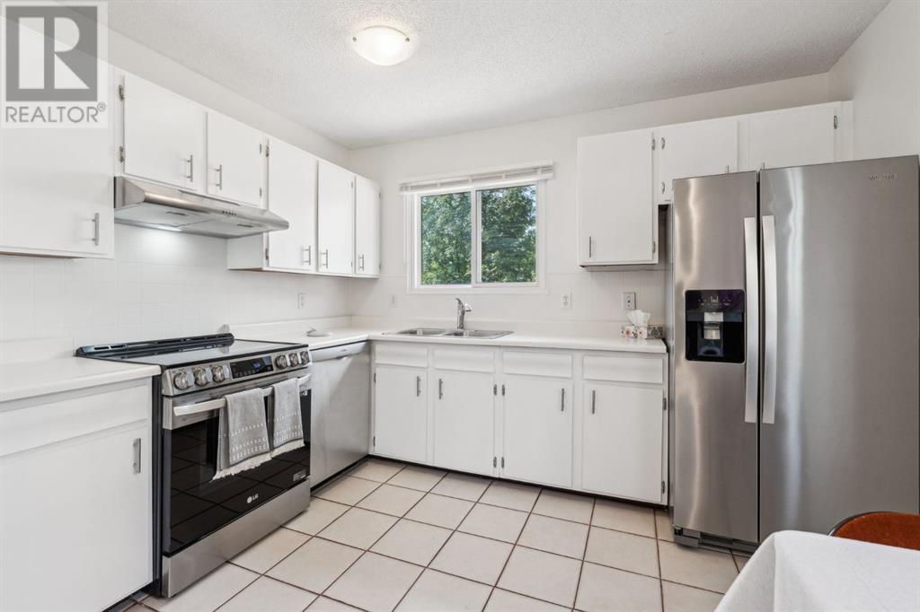 Single Family House Bungalow for Sale in  Huntington Close NE Huntington Hills Calgary 