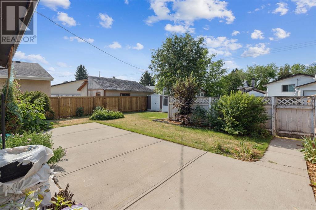 Single Family House Bungalow for Sale in  Huntington Close NE Huntington Hills Calgary 