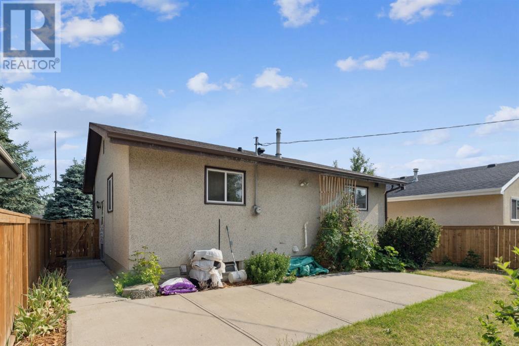 Single Family House Bungalow for Sale in  Huntington Close NE Huntington Hills Calgary 