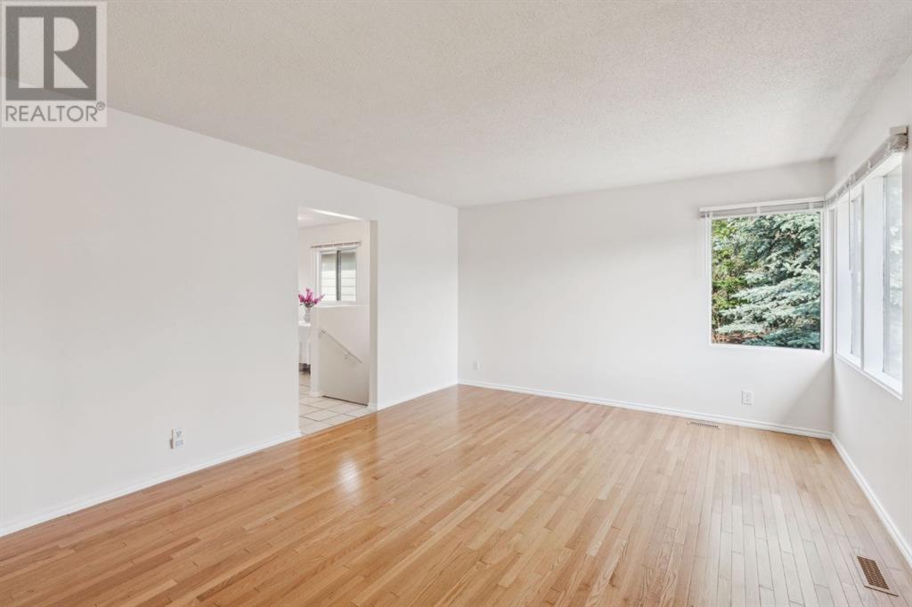 Single Family House Bungalow for Sale in  Huntington Close NE Huntington Hills Calgary 