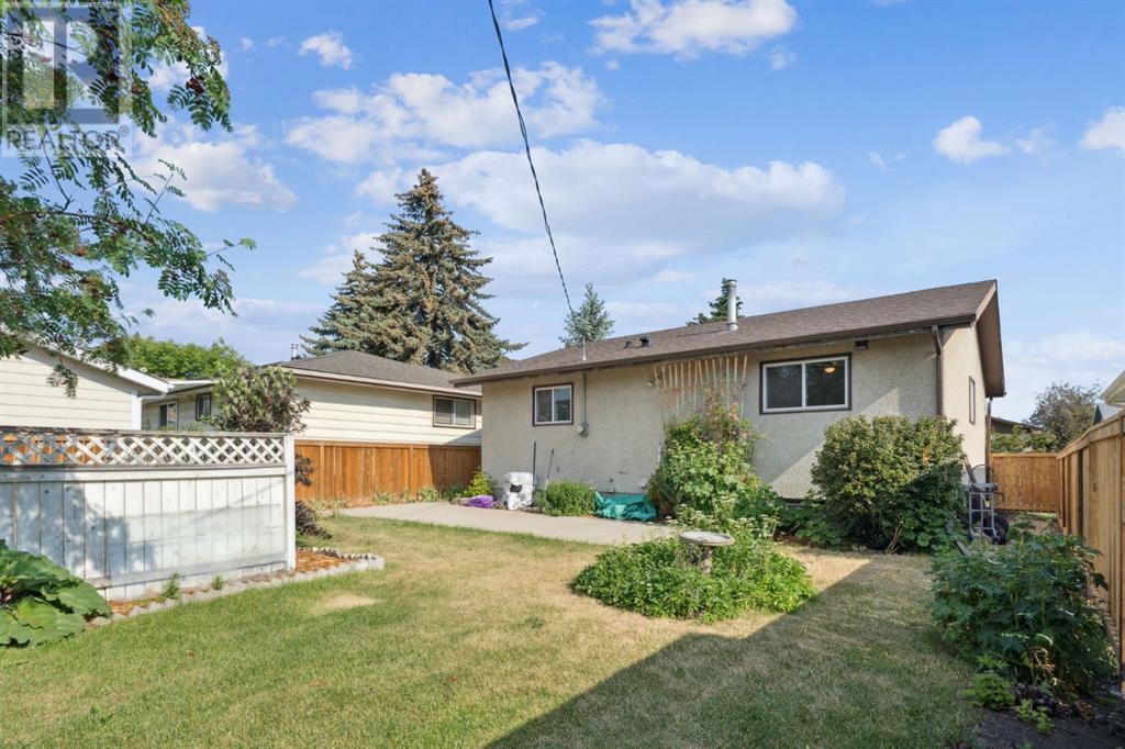 Single Family House Bungalow for Sale in  Huntington Close NE Huntington Hills Calgary 