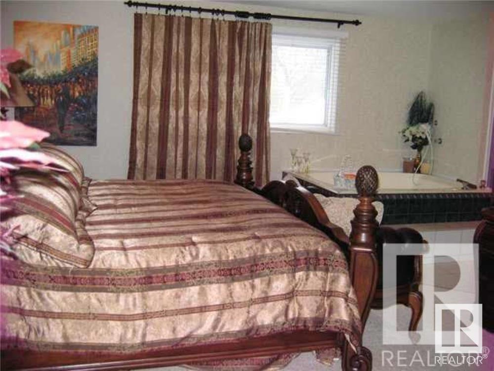 Photo 15 of 13312 Buena Vista Rd Nw, Edmonton AB